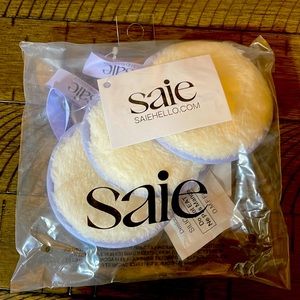 Makeup remover reusable pads.